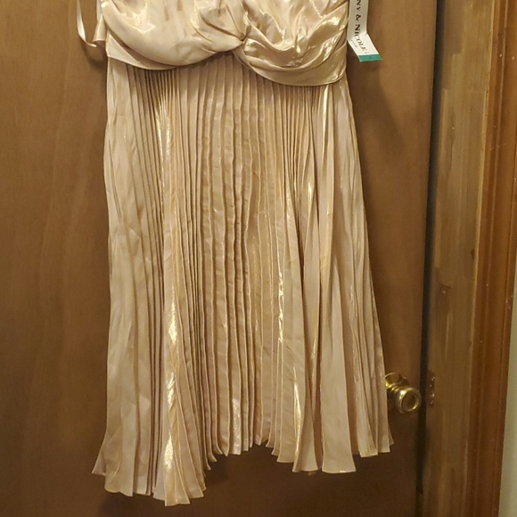 Danny & Nicole Gold Dress Size 16 - Picture 3 of 4